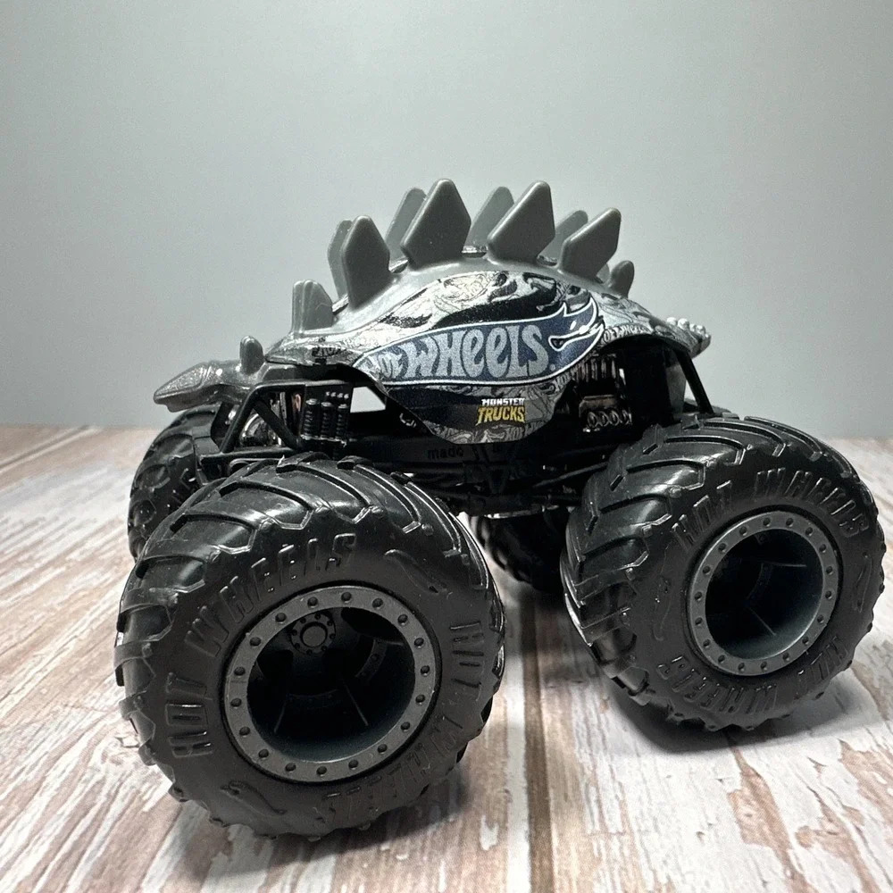 Hot Wheels Monster Truck Motosaurus Stegosaurus Dinosaur 1:64
